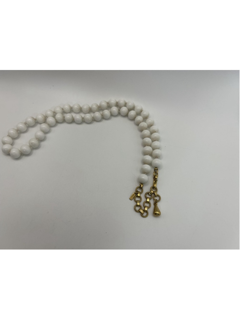 Monet Necklace White Beaded Strand Gold Tone Chain Hook Clasp 18 Inch Jewelry - Picture 5 of 5